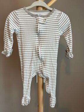 ⭐️⭐️ PICK 5 / $20 Cloud Island Striped Gray & White Baby One-Piece Sleepie 0-3M